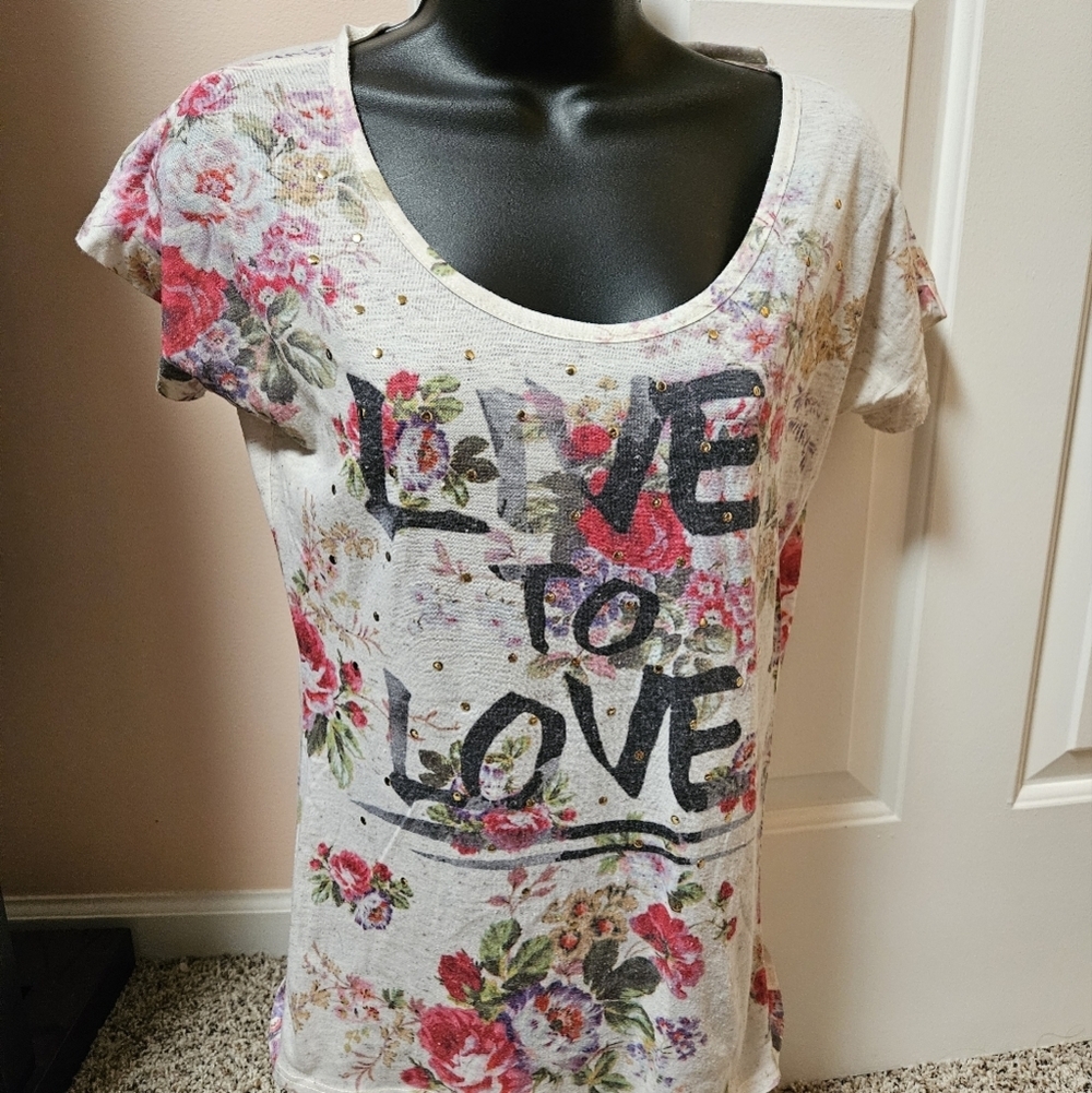 Daytrip Live to Love Floral Scoop Neck T-shirt